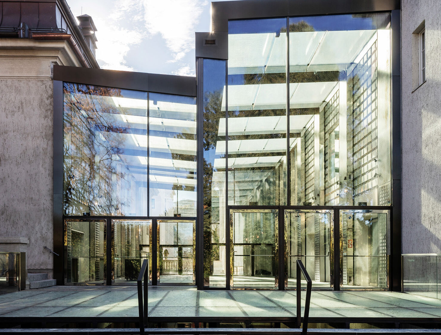 Structural Glass Overview Page 01 Image 0001