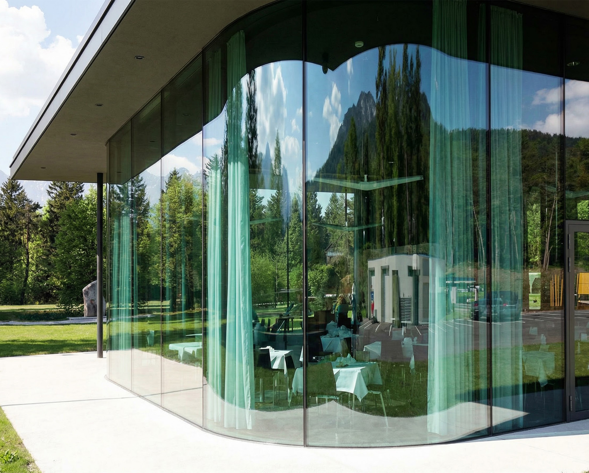Structural Glass Overview Page 05 Image 0002